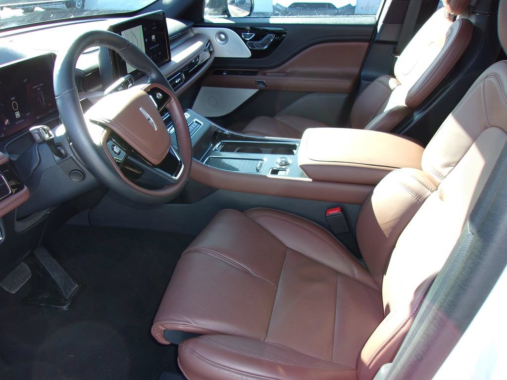 Used 2025 Lincoln Aviator Reserve w/ Equipment Group 201A AWD/4WD image 9