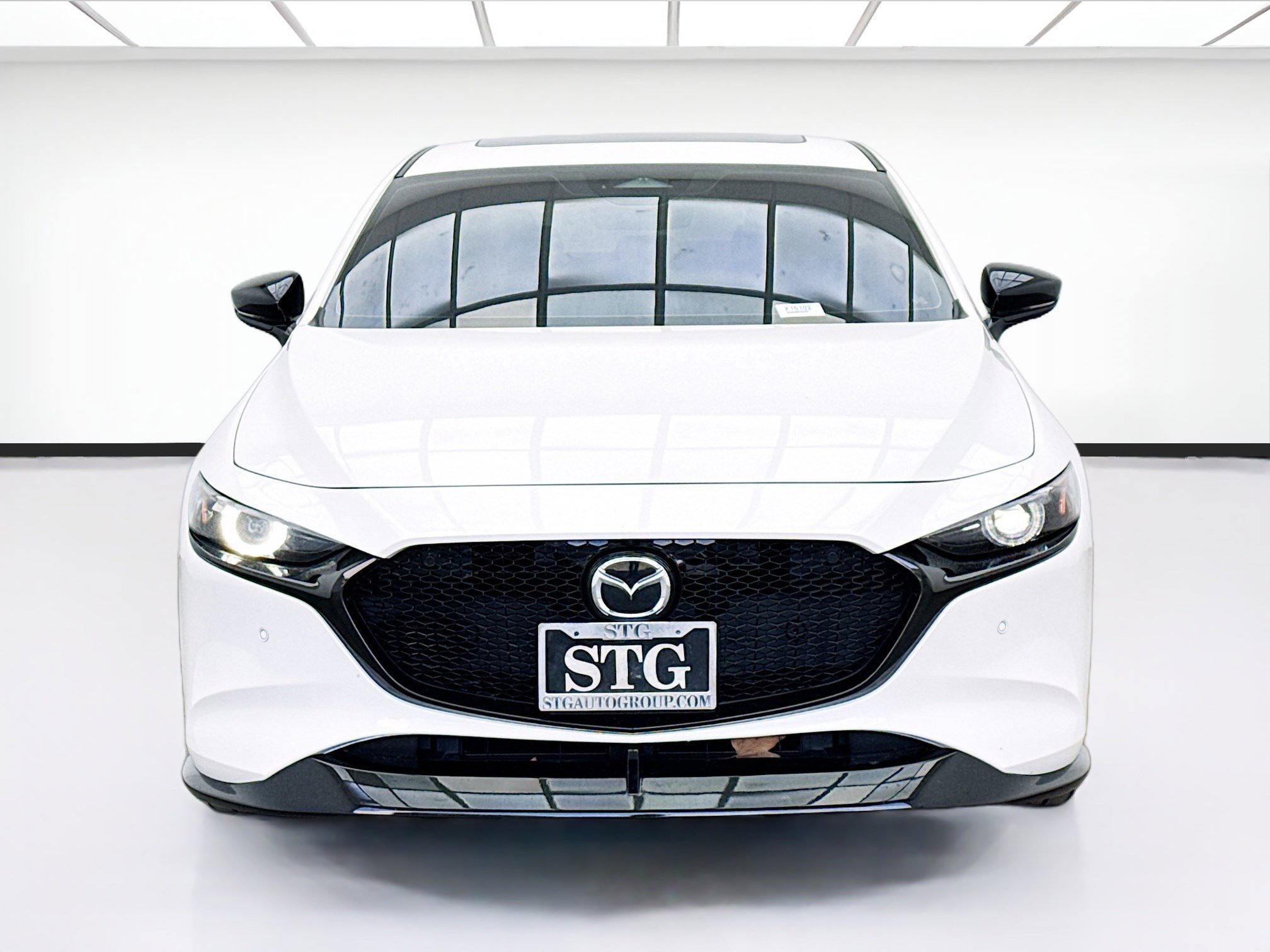 Used 2025 MAZDA MAZDA3 Hatchback w/Premium Plus Pkg image 2