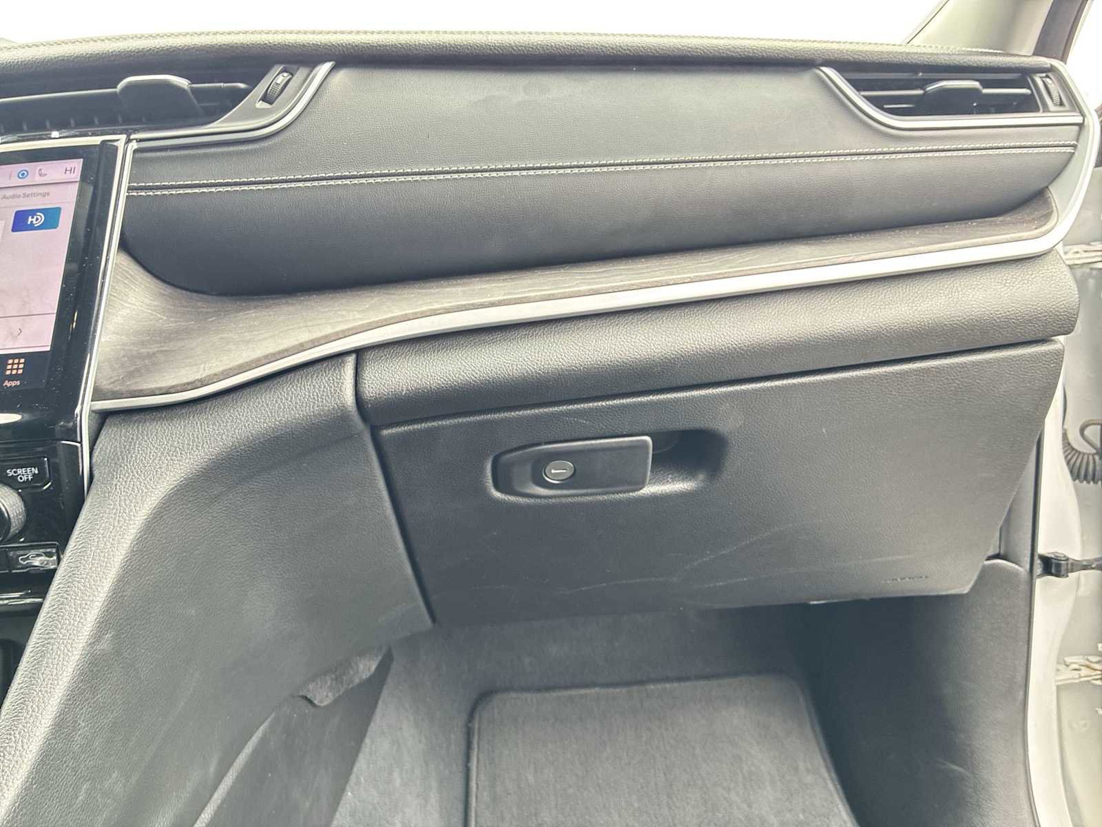 Used 2023 Jeep Grand Cherokee Limited image 29