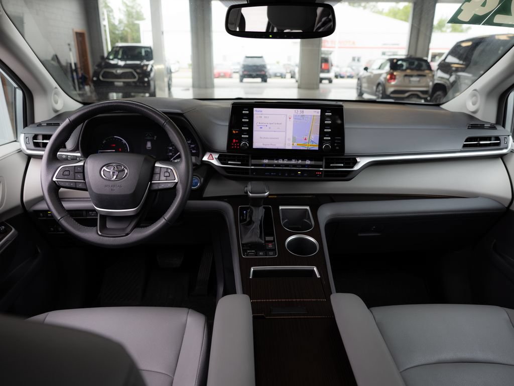 Certified 2024 Toyota Sienna XLE w/ XLE Plus Package FWD image 21