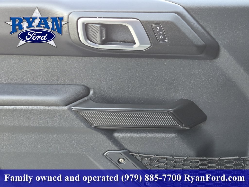Used 2025 Ford Bronco Outer Banks AWD/4WD image 17