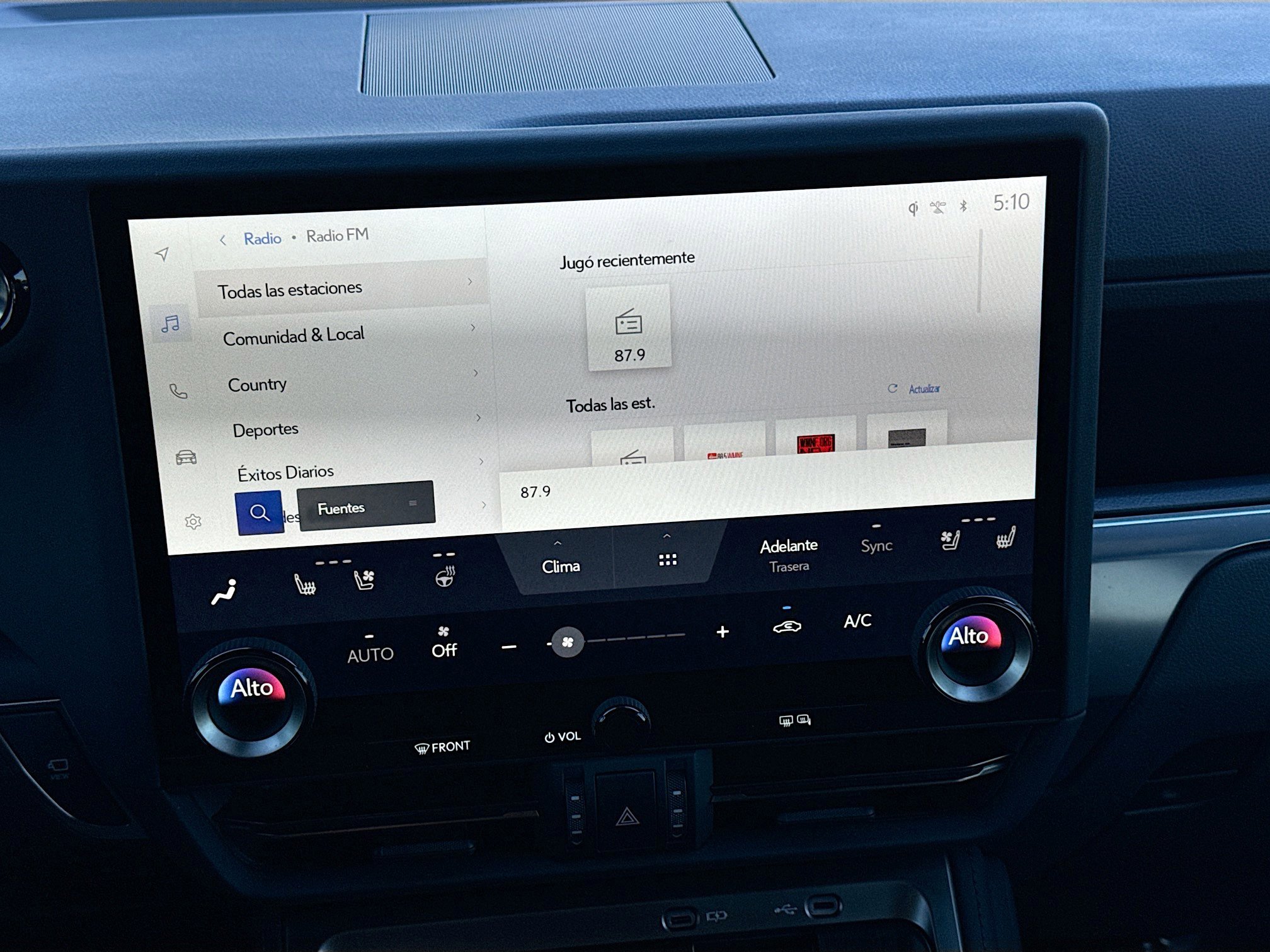 Used 2024 Lexus GX 550 w/ Accessory Package (Z1) image 32