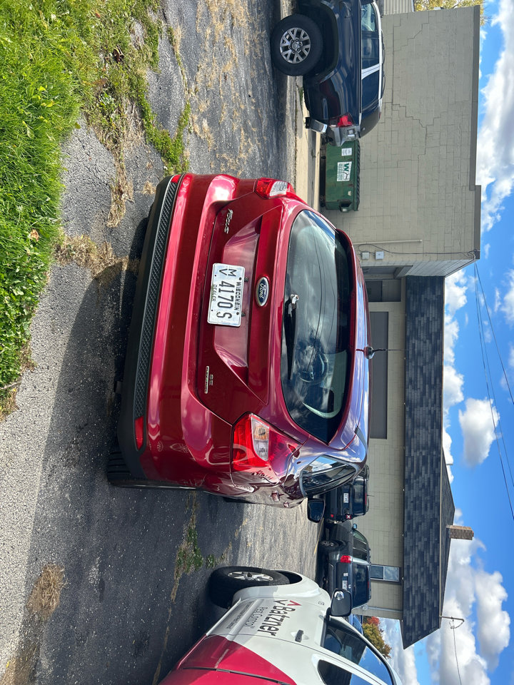 Used 2013 Ford Focus SE w/ SE Winter Pkg image 4