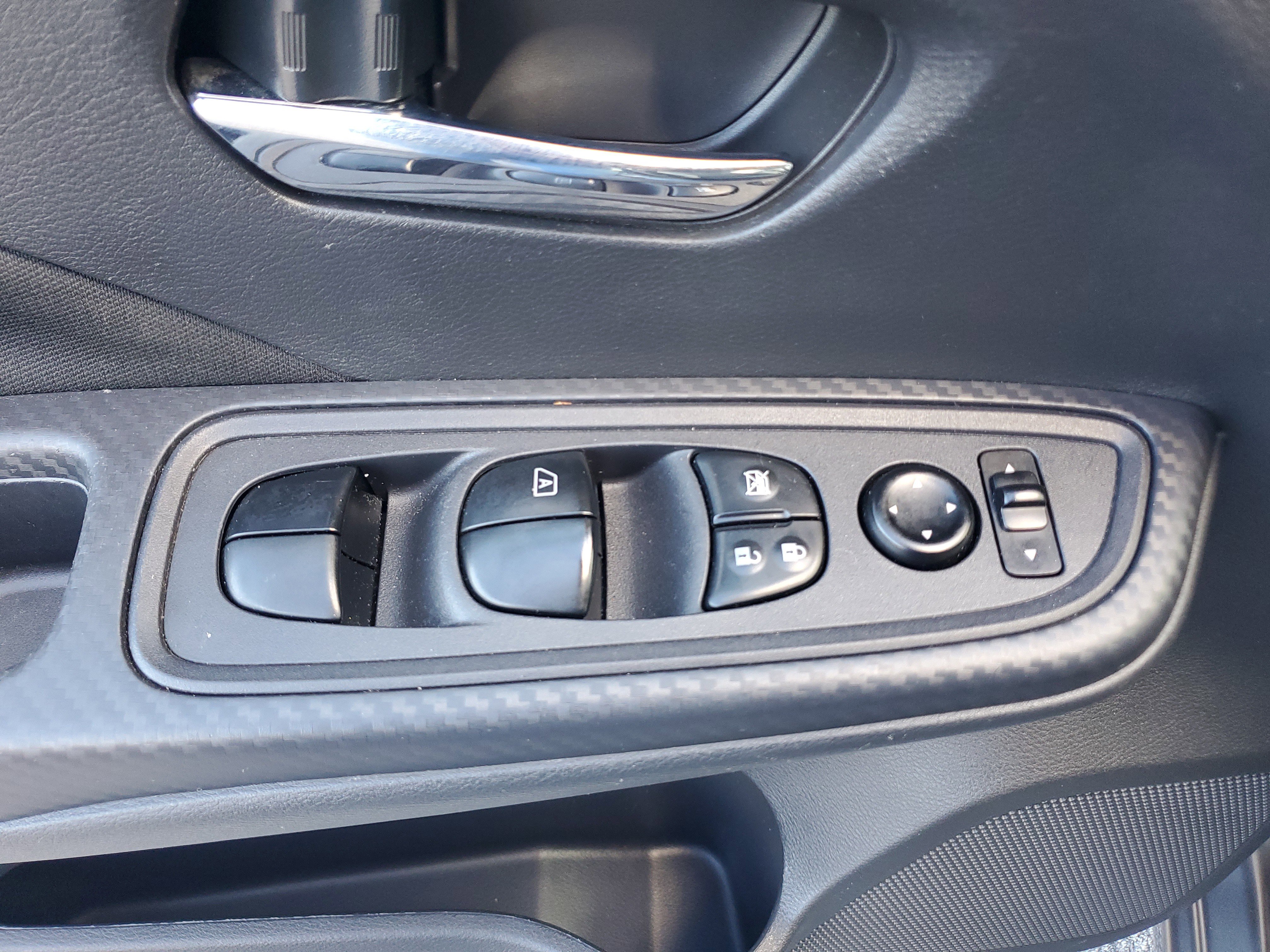 Used 2021 Nissan Versa SV image 25