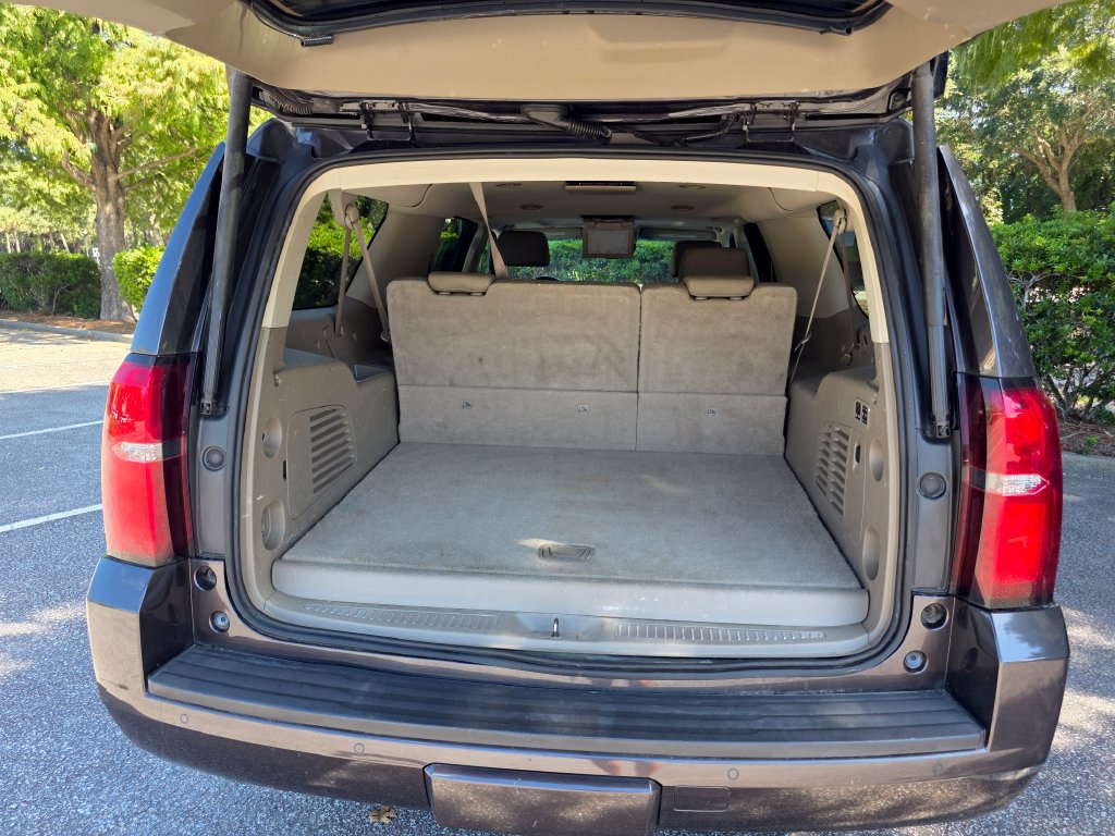 Used 2015 Chevrolet Suburban LT RWD image 33