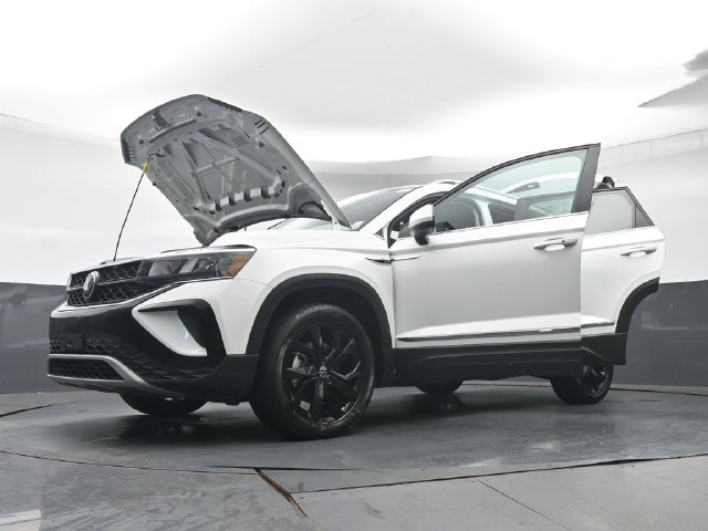Used 2022 Volkswagen Taos SE w/ Panoramic Sunroof Package AWD/4WD image 41