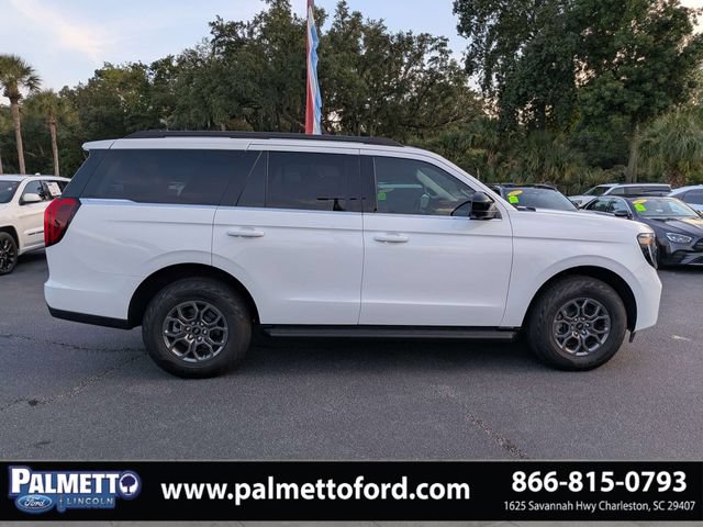 Used 2025 Ford Expedition Active RWD image 3