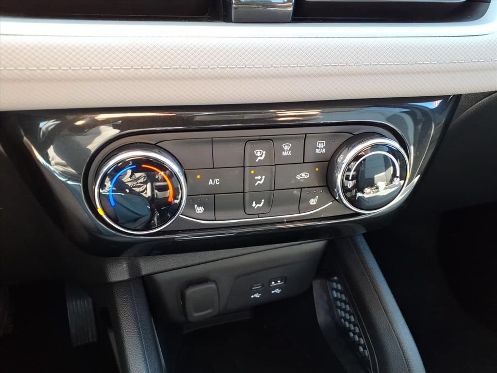 Used 2024 Chevrolet TrailBlazer LT w/ LT Cold Weather Package AWD/4WD image 25