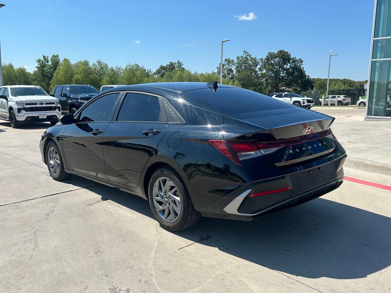 Used 2024 Hyundai Elantra SEL FWD image 3
