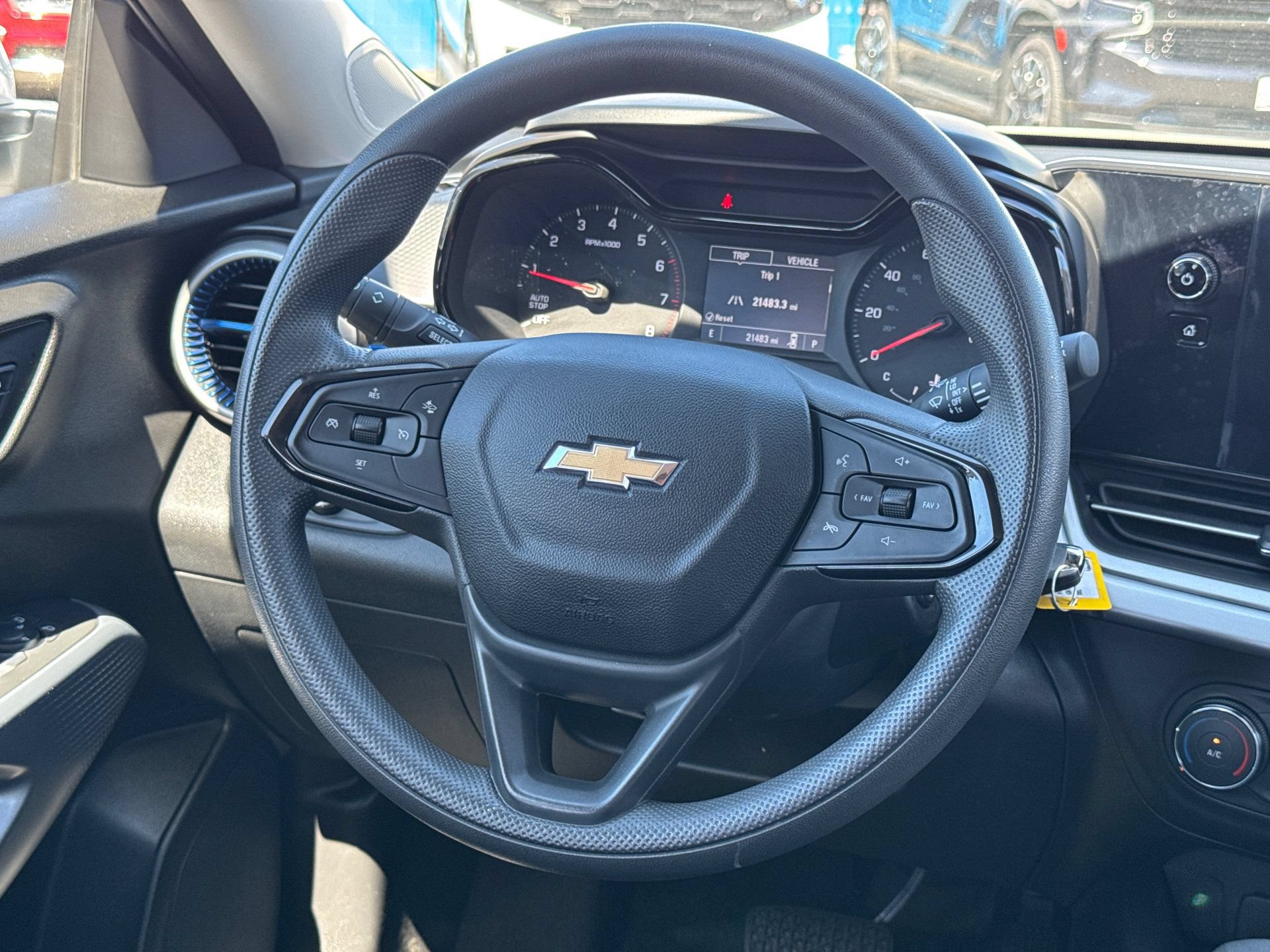 Used 2024 Chevrolet Trax LS w/ LS Convenience Package FWD image 17