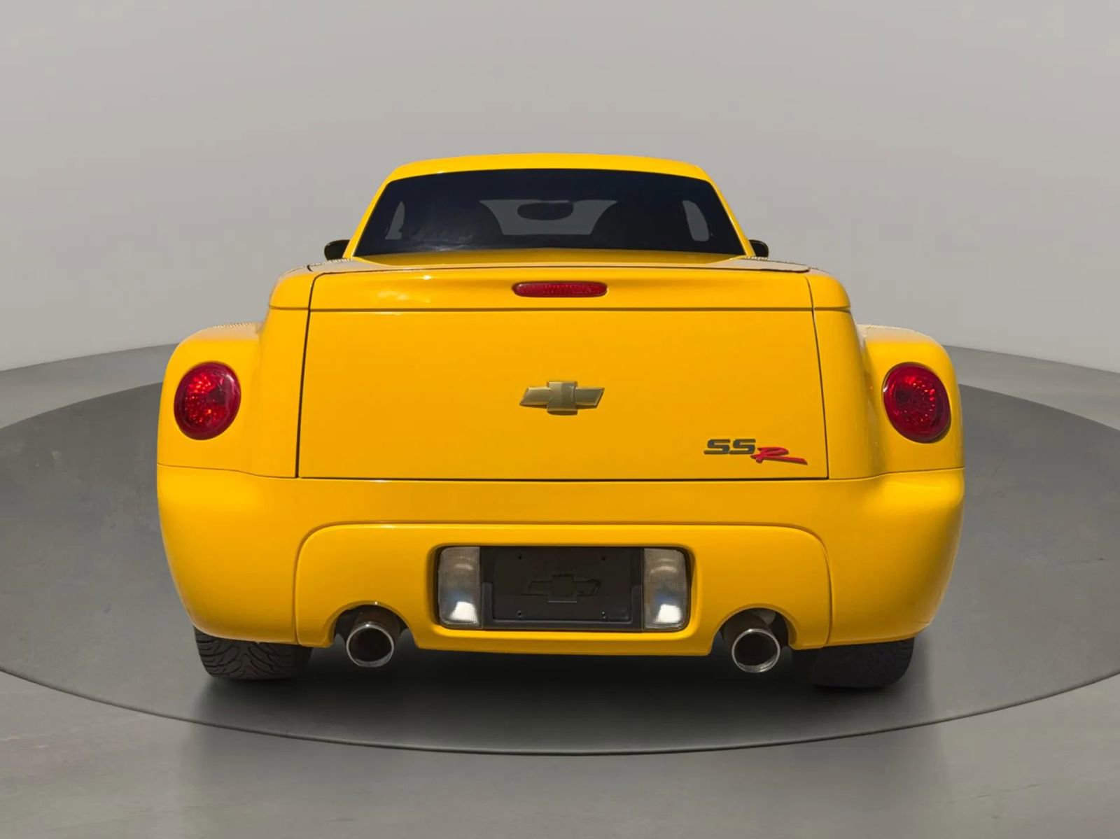 Used 2004 Chevrolet SSR w/ Preferred Equipment Group image 4