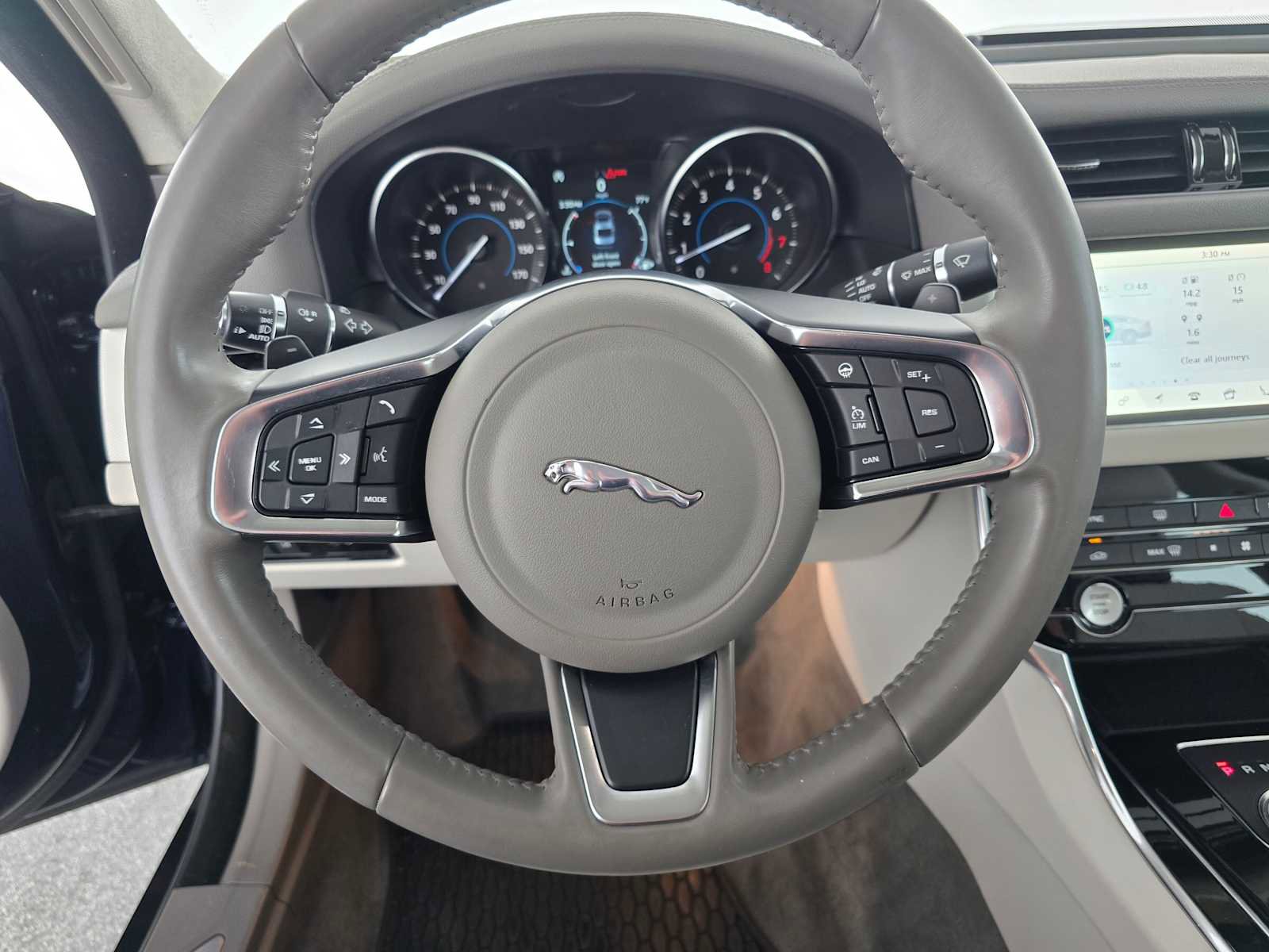 Used 2019 Jaguar XF Prestige image 45