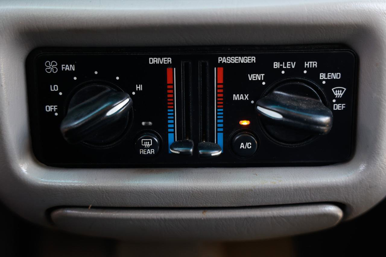 Used 2001 Buick Century Custom w/ Premium Pkg FWD image 26