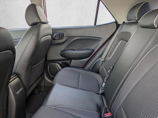 Used 2022 Hyundai Venue Limited image 18