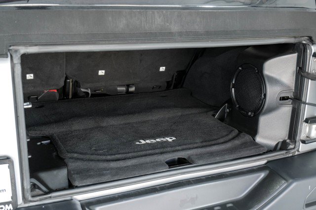 Used 2013 Jeep Wrangler Unlimited Rubicon image 50