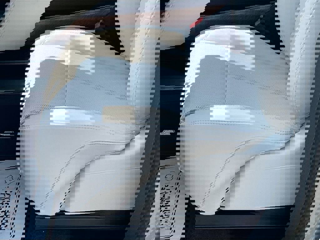 New 2026 Cadillac Vistiq Sport w/ LPO, Floor Liner Package image 19