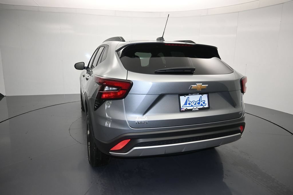 Certified 2025 Chevrolet Trax LT FWD image 23
