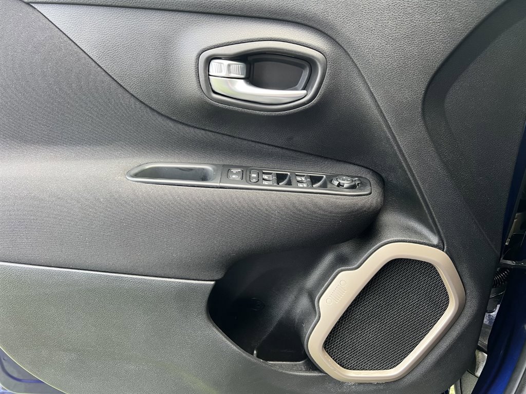 Used 2017 Jeep Renegade Sport w/ Power & Air Group FWD image 22