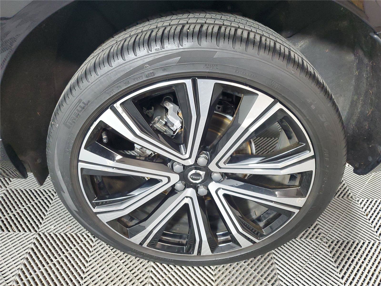 Certified 2023 Volvo XC60 B5 Ultimate w/ Climate Package FWD image 10