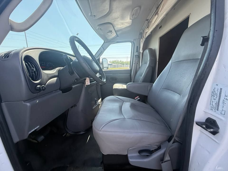 Used 2006 Ford E-350 and Econoline 350 Super Duty RWD image 11