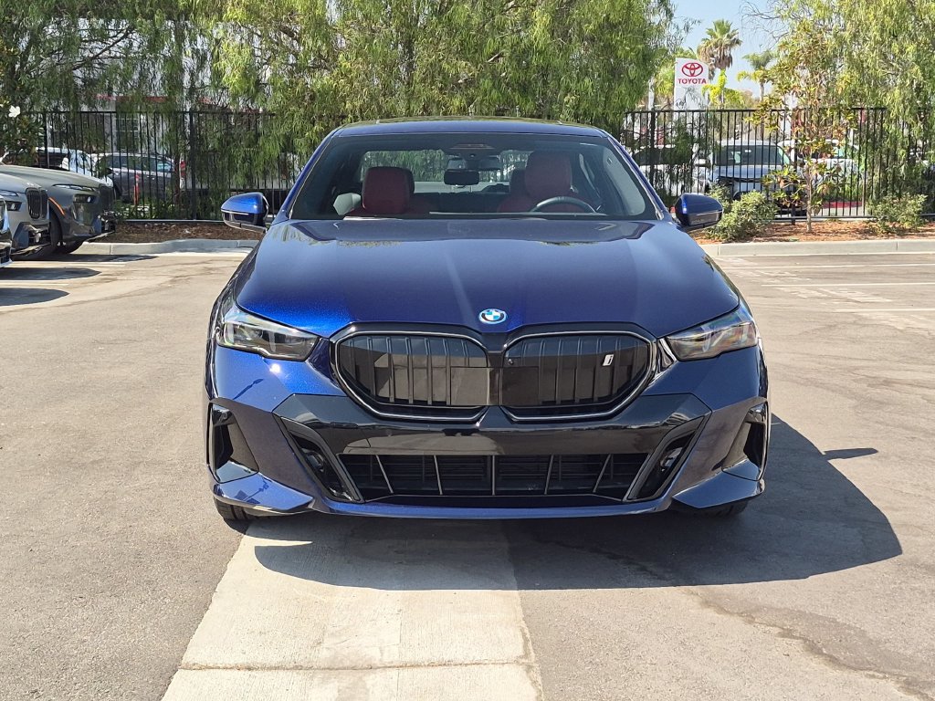 Certified 2026 BMW i5 eDrive40 w/ M Sport Package RWD image 4