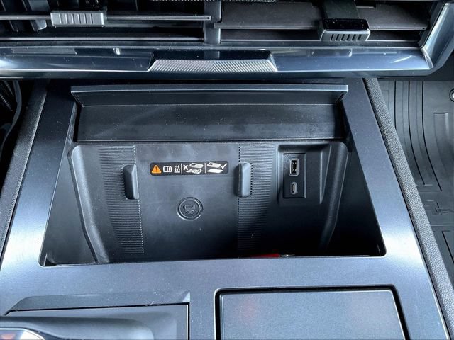 Used 2026 GMC Hummer EV SUV w/ LPO, Dark Essentials Package AWD/4WD image 17