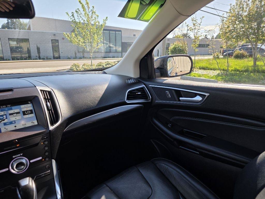Used 2017 Ford Edge Titanium w/ Technology Package FWD image 12