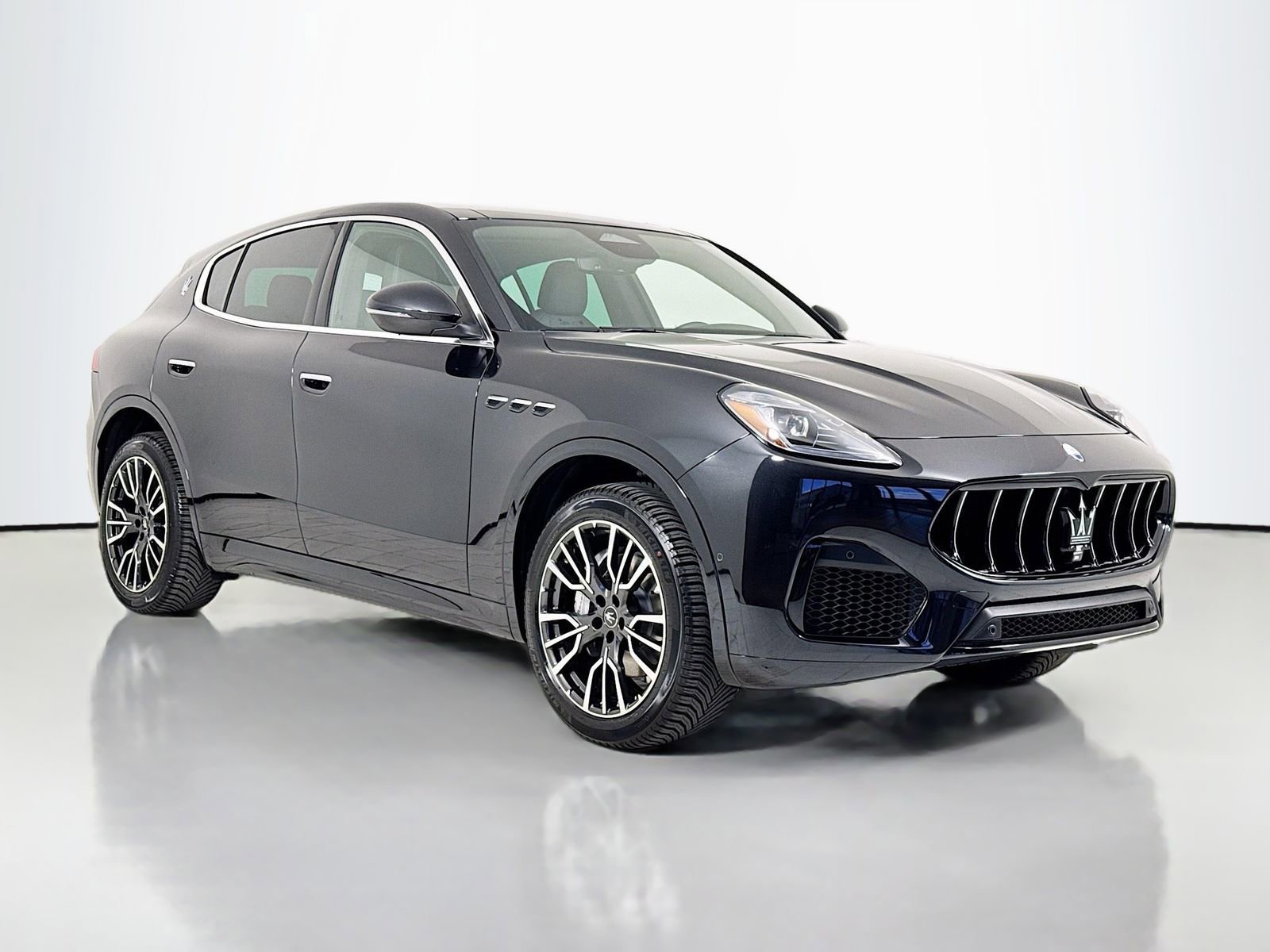 Used 2025 Maserati Grecale GT AWD/4WD image 1