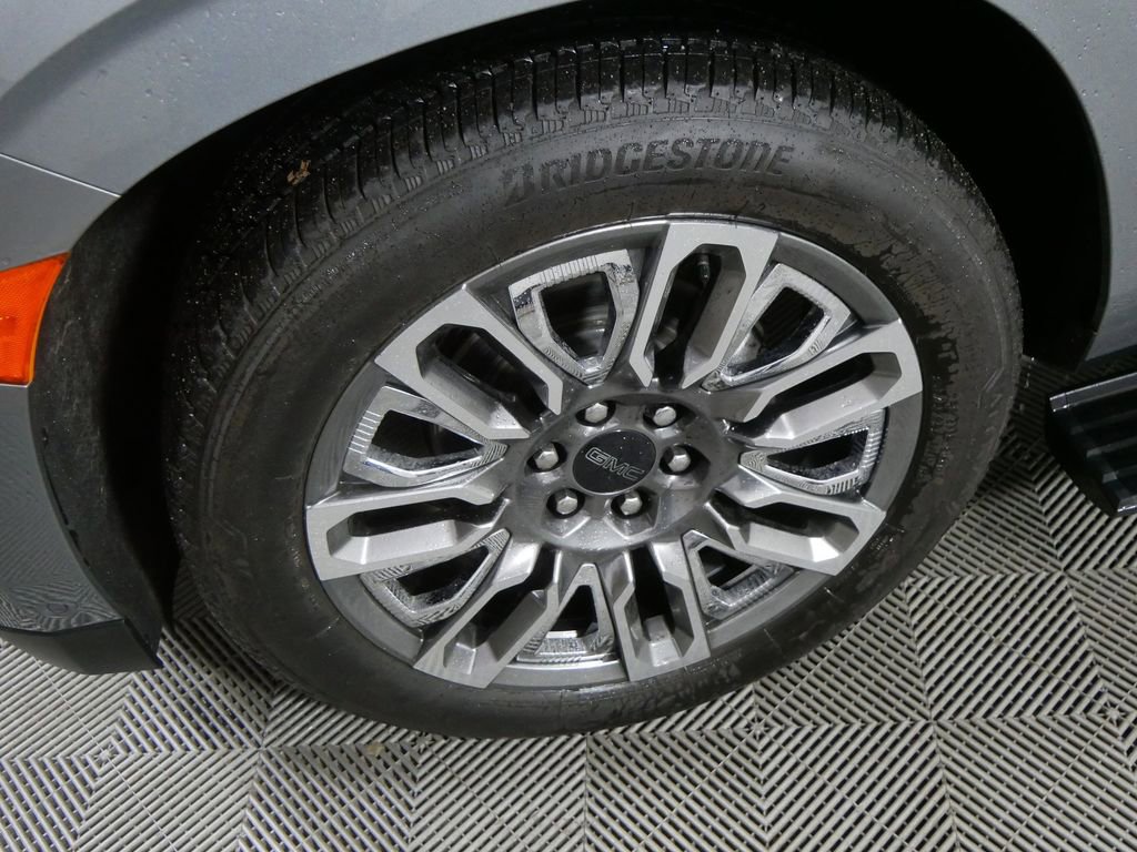 Used 2024 GMC Yukon XL Denali Ultimate image 9