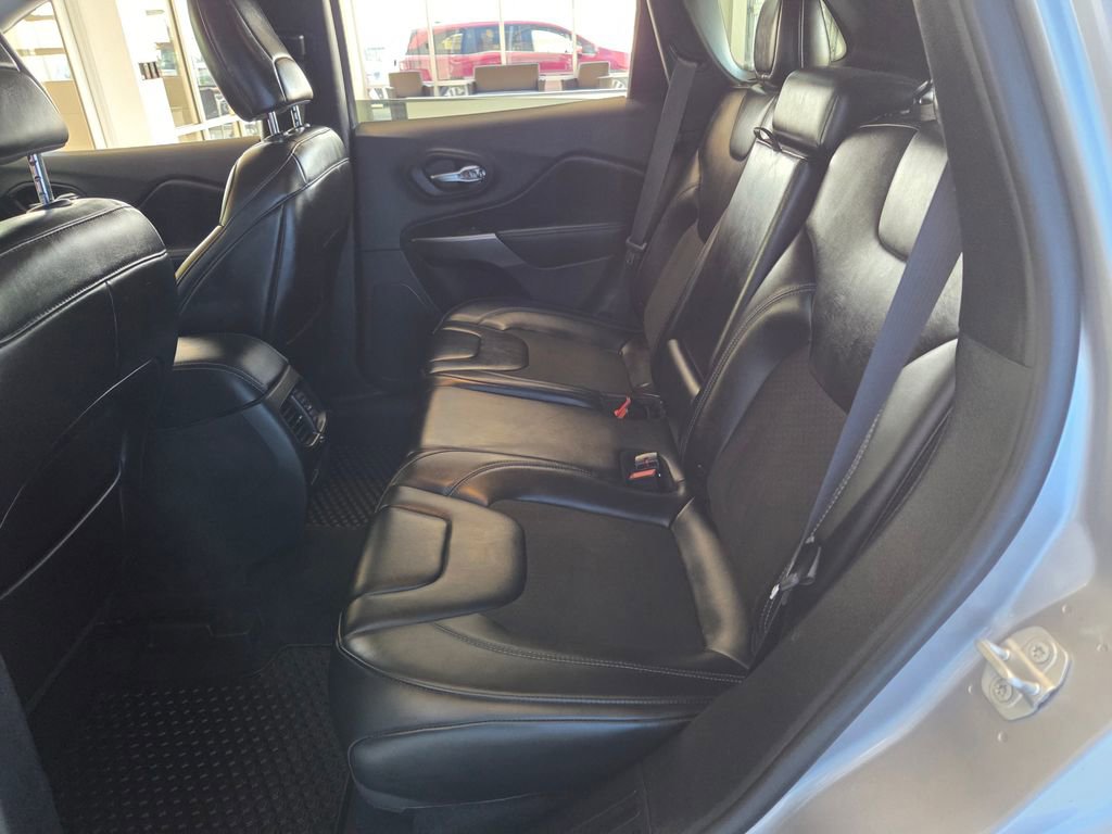 Used 2019 Jeep Cherokee Latitude Plus w/ Comfort/Convenience Group image 22