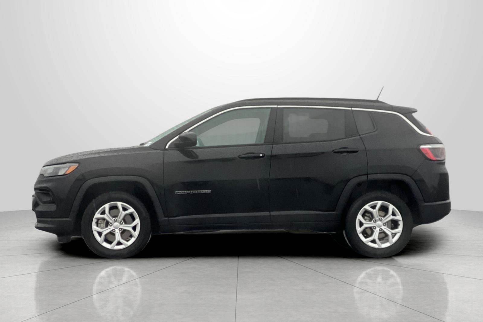 Used 2024 Jeep Compass Latitude image 8