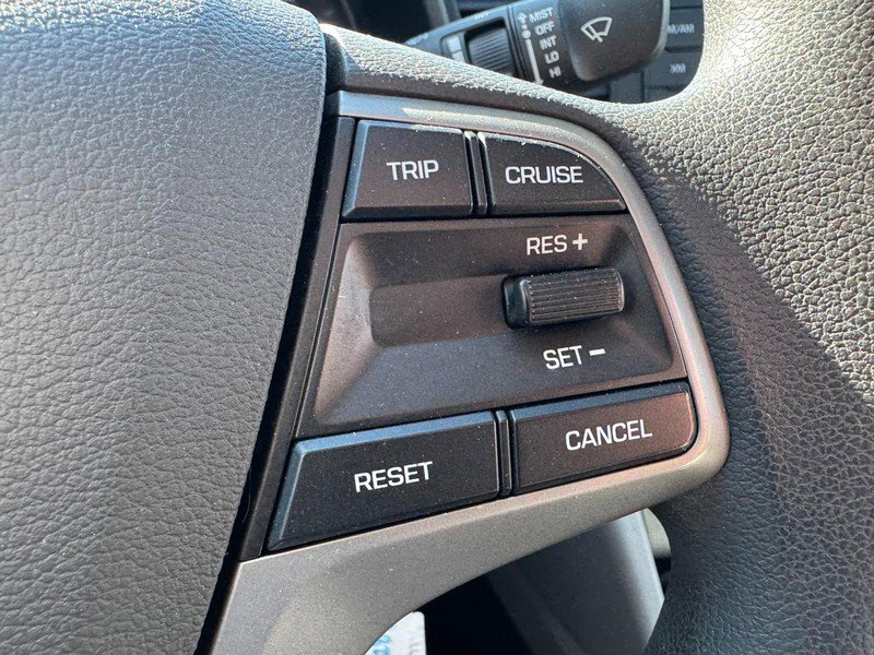 Used 2017 Hyundai Elantra SE image 17