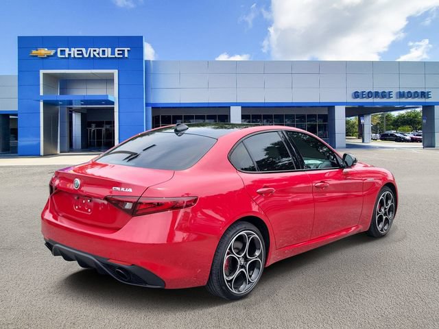 Used 2022 Alfa Romeo Giulia Veloce AWD/4WD image 4