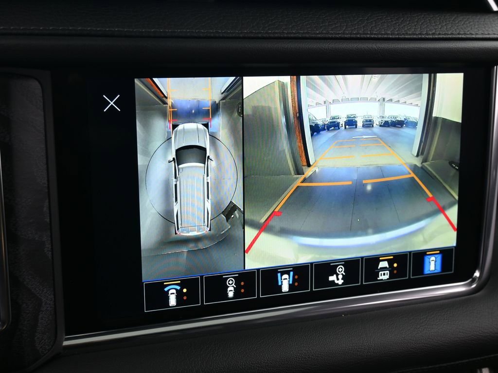 Used 2022 GMC Yukon Denali w/ Denali Premium Package image 18