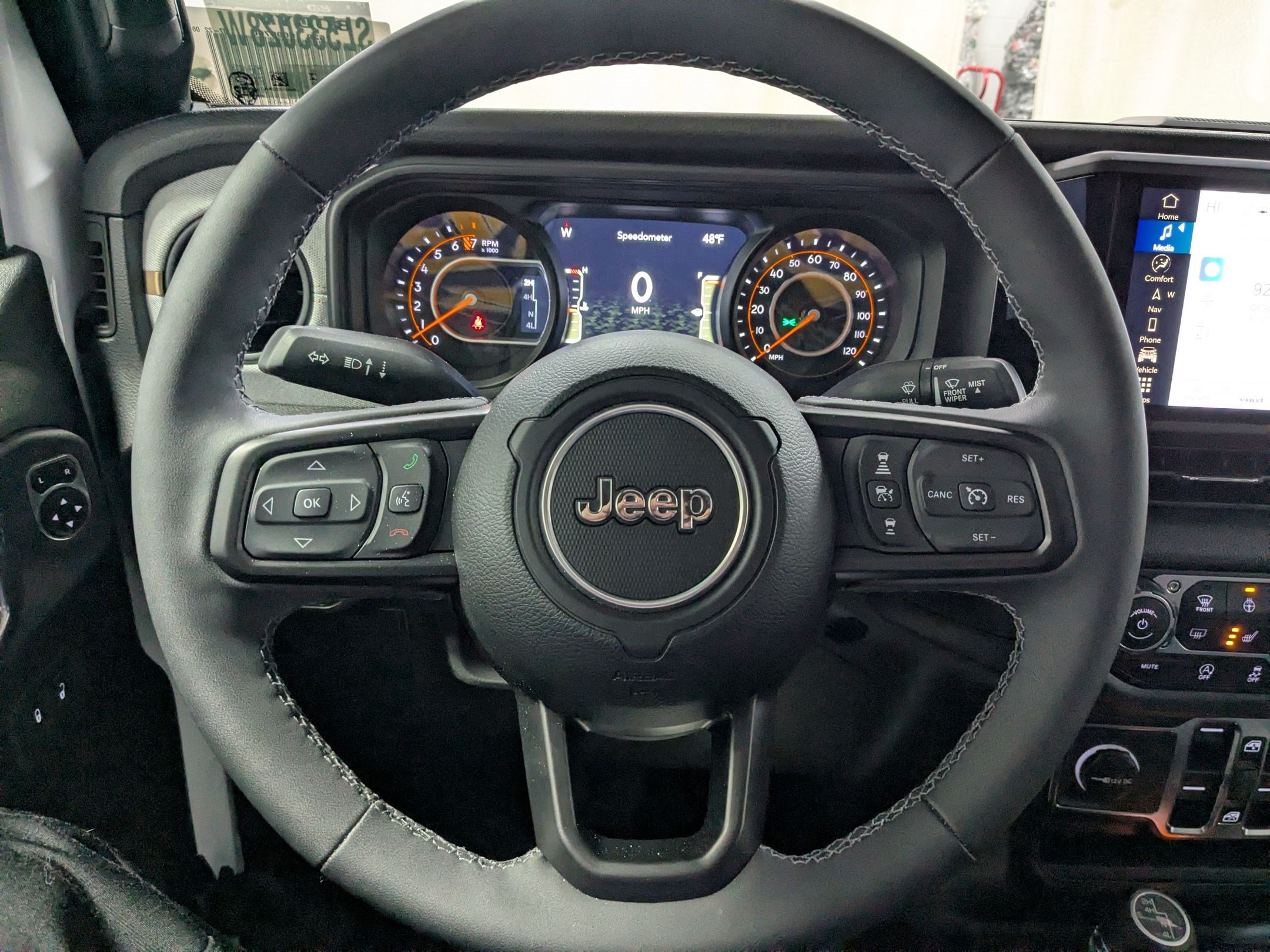 Certified 2025 Jeep Gladiator Sport AWD/4WD image 13