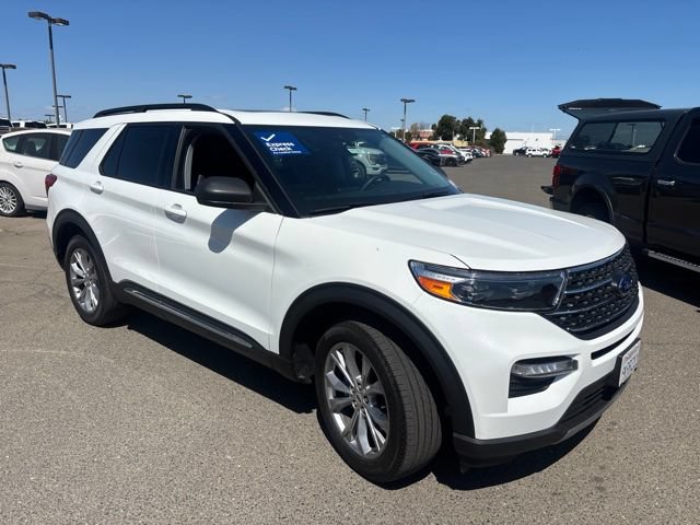 Used 2023 Ford Explorer XLT w/ Equipment Group 202A AWD/4WD image 4