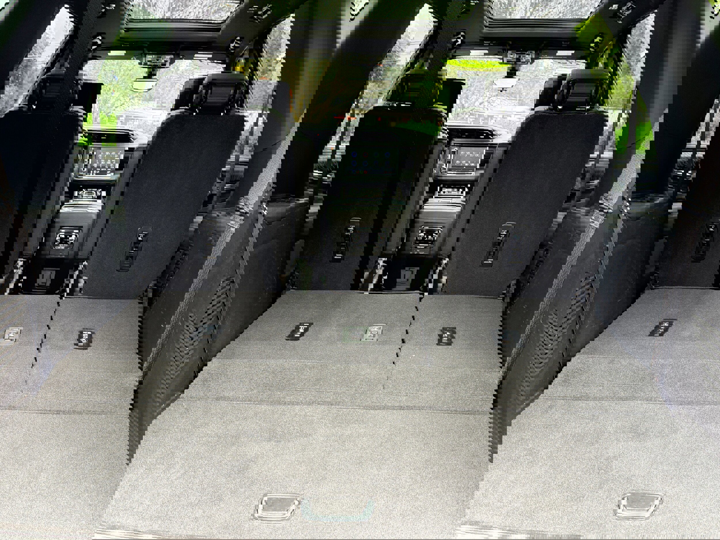 Used 2021 GMC Yukon Denali w/ Denali Premium Package image 10