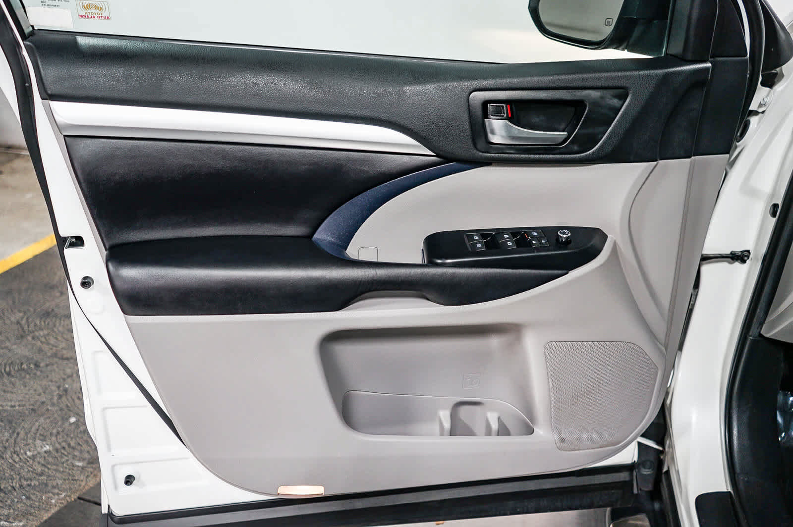 Certified 2019 Toyota Highlander XLE AWD/4WD image 23