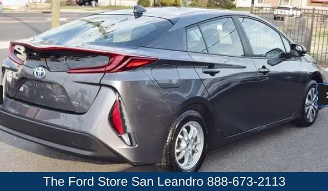 Used 2021 Toyota Prius Prime XLE image 6