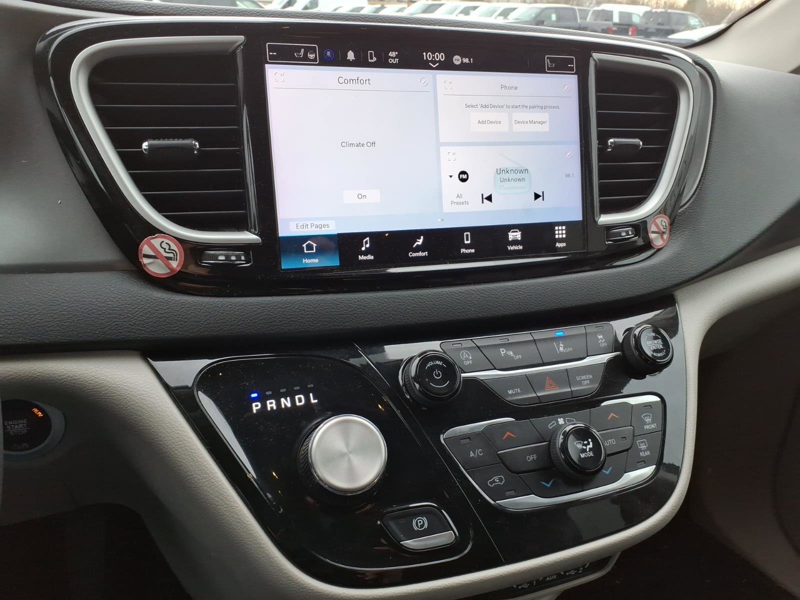 Used 2023 Chrysler Pacifica Touring-L image 17