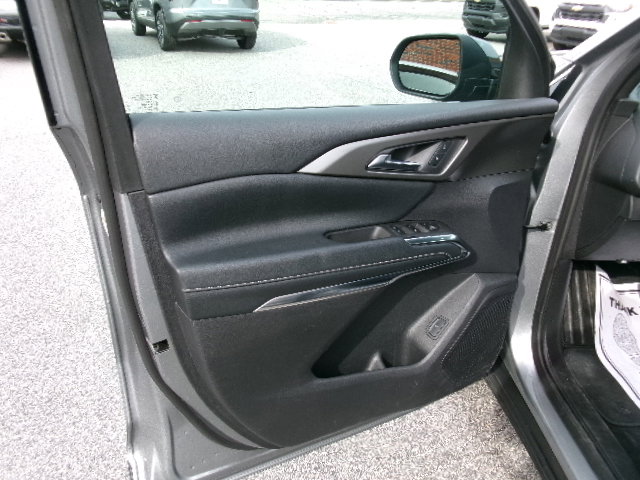 Used 2025 Chevrolet Traverse LT image 19