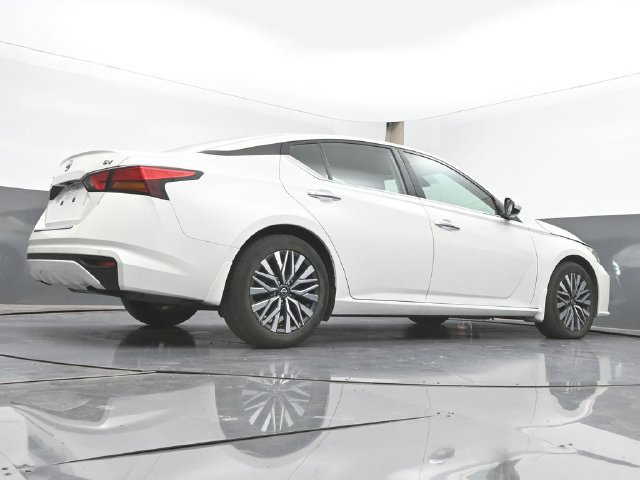 Used 2023 Nissan Altima 2.5 SV FWD image 35