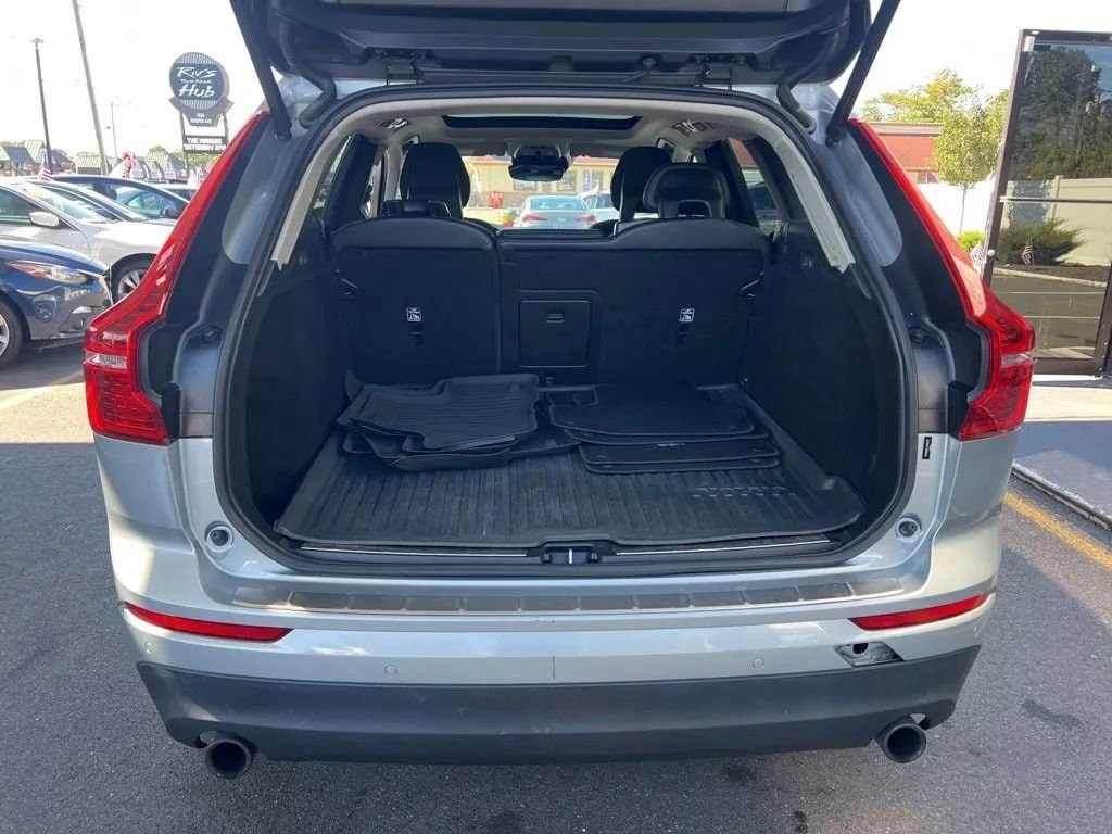 Used 2018 Volvo XC60 T5 Momentum w/ Advanced Package image 10
