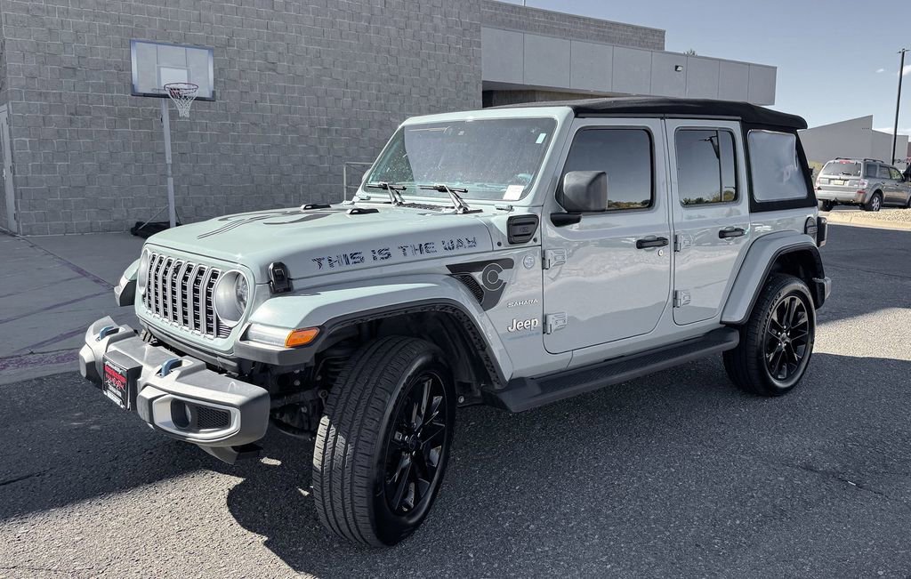 Used 2024 Jeep Wrangler Unlimited Sahara w/ Technology Group image 4