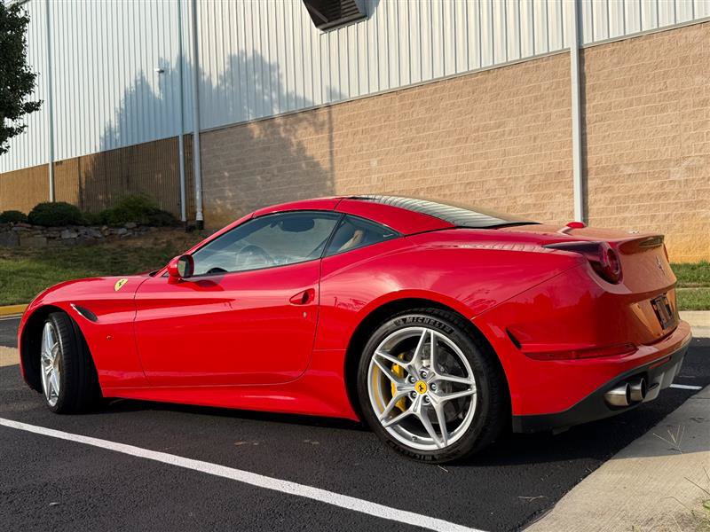 Used 2015 Ferrari California T RWD image 8