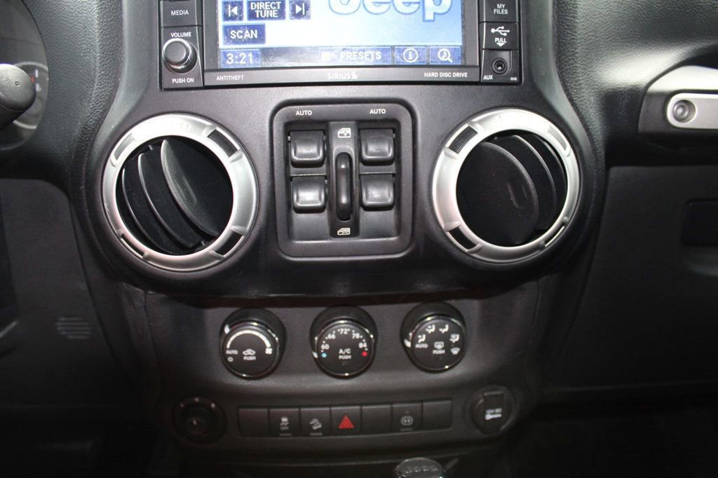 Used 2012 Jeep Wrangler Unlimited Sahara w/ Connectivity Group AWD/4WD image 15