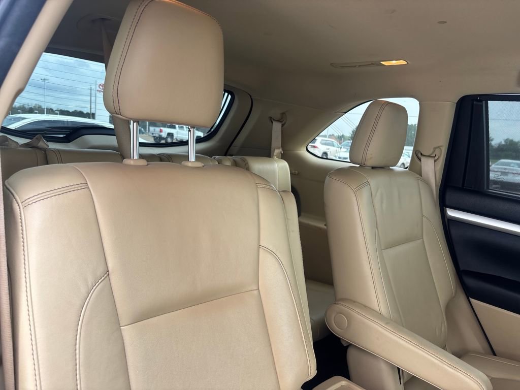 Used 2018 Toyota Highlander XLE image 27