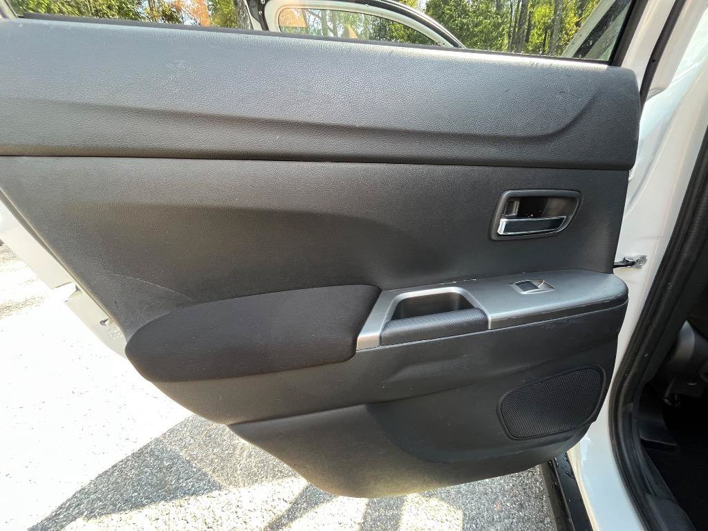 Used 2020 Mitsubishi Outlander Sport SE FWD image 28