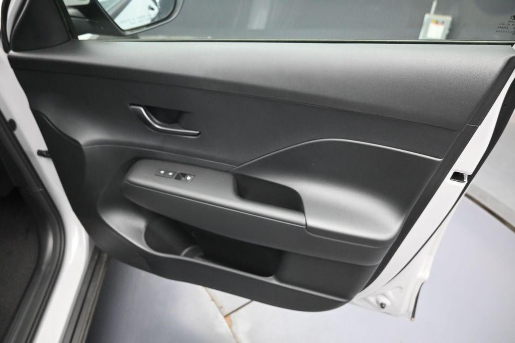 New 2027 Hyundai Kona SE FWD image 31
