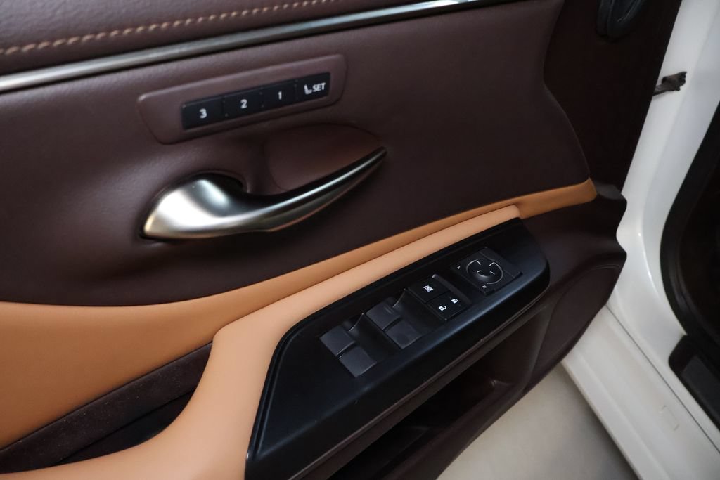 Used 2019 Lexus ES 350 w/ Premium Package FWD image 13